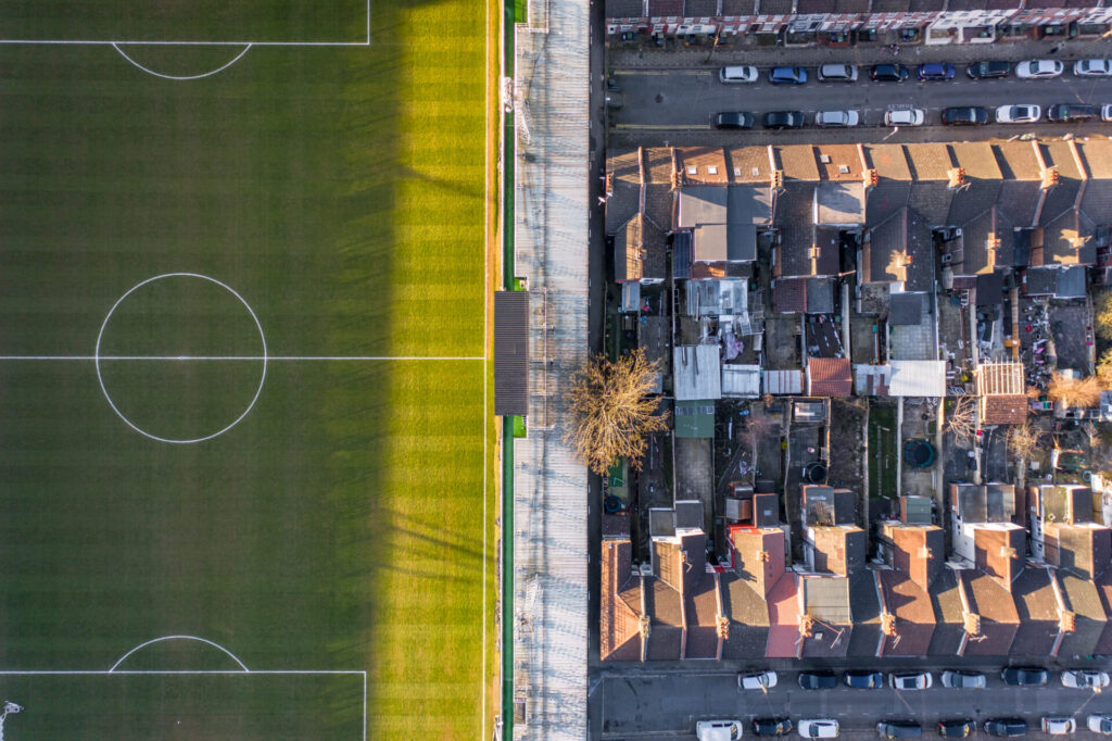M1 Corridor – Hotels along the motorway offering convenient access for road travellers heading north or south with parking facilities. It suits those breaking journeys between London and the Midlands or North. Luton Town Football Club’s Kennilworth Road stadium packed tightly amongst nearby houses